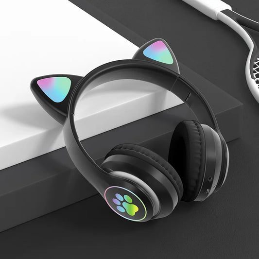 Auriculares inalámbricos con luz LED y Bluetooth.